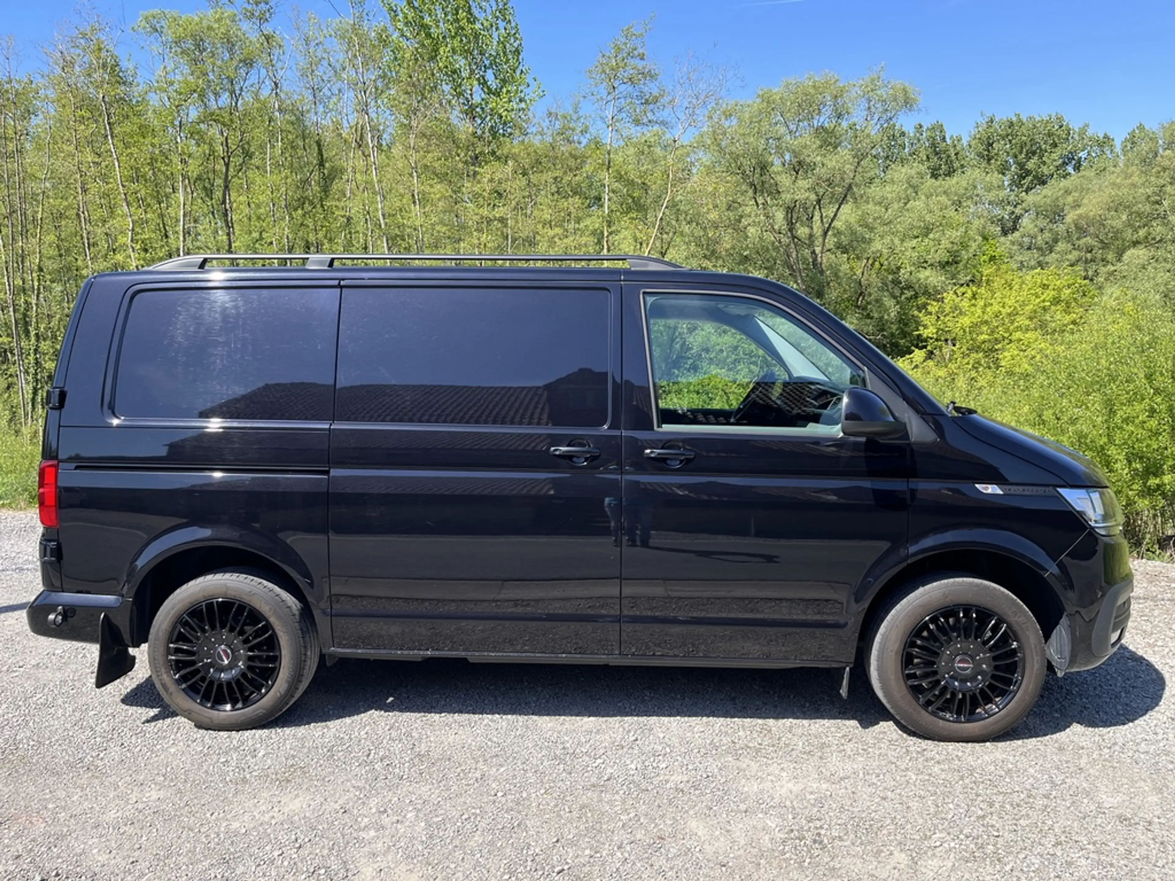 Volkswagen T6.1 Transporter DSG 204PK 2023 36.163€ ex btw BLACK EDITION — photo 4