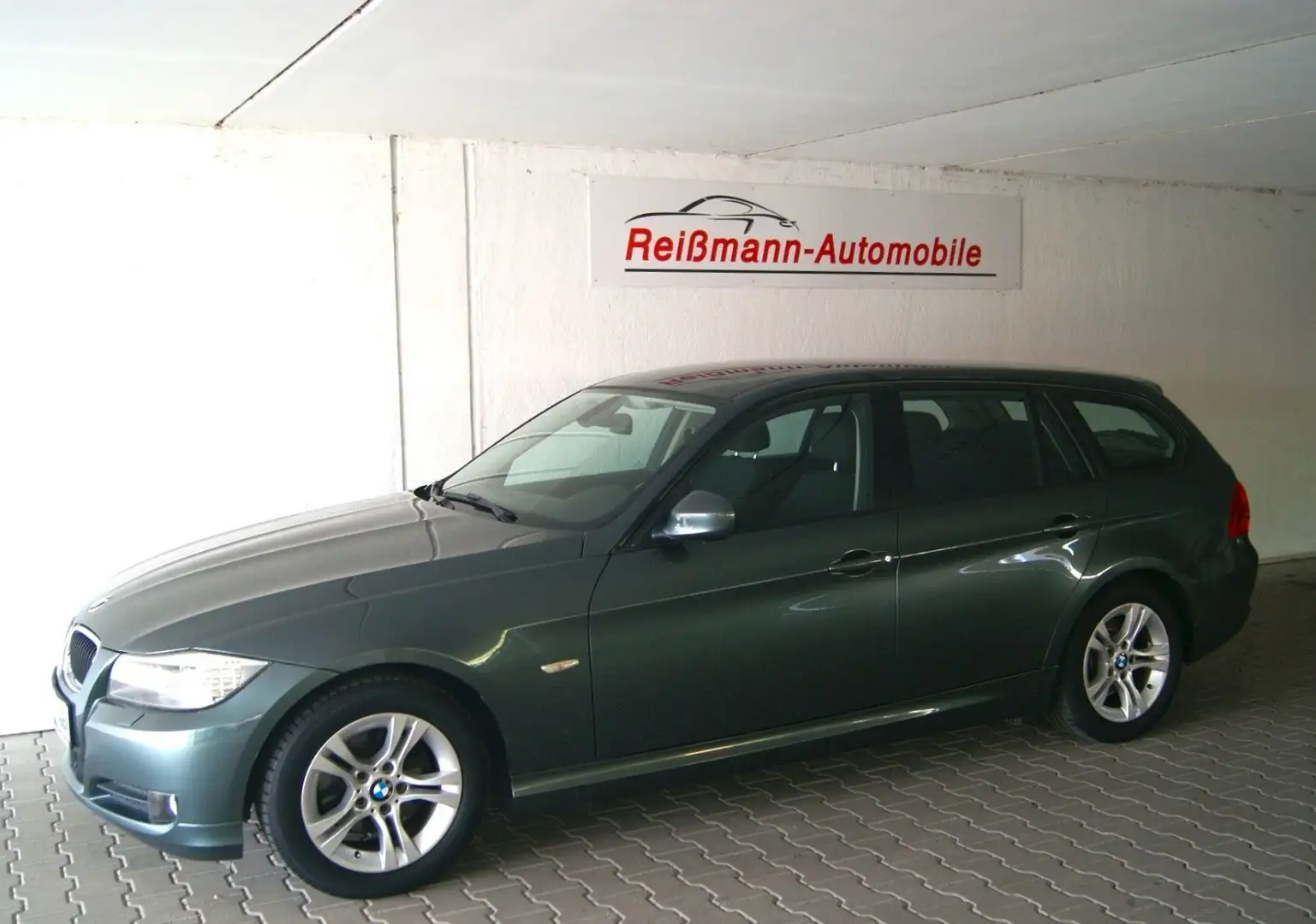 BMW 318 i Touring, XENON, aAC, TEMPO, PDC Grün - 1