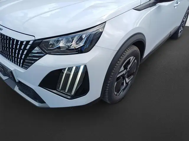 Peugeot 2008 view 9