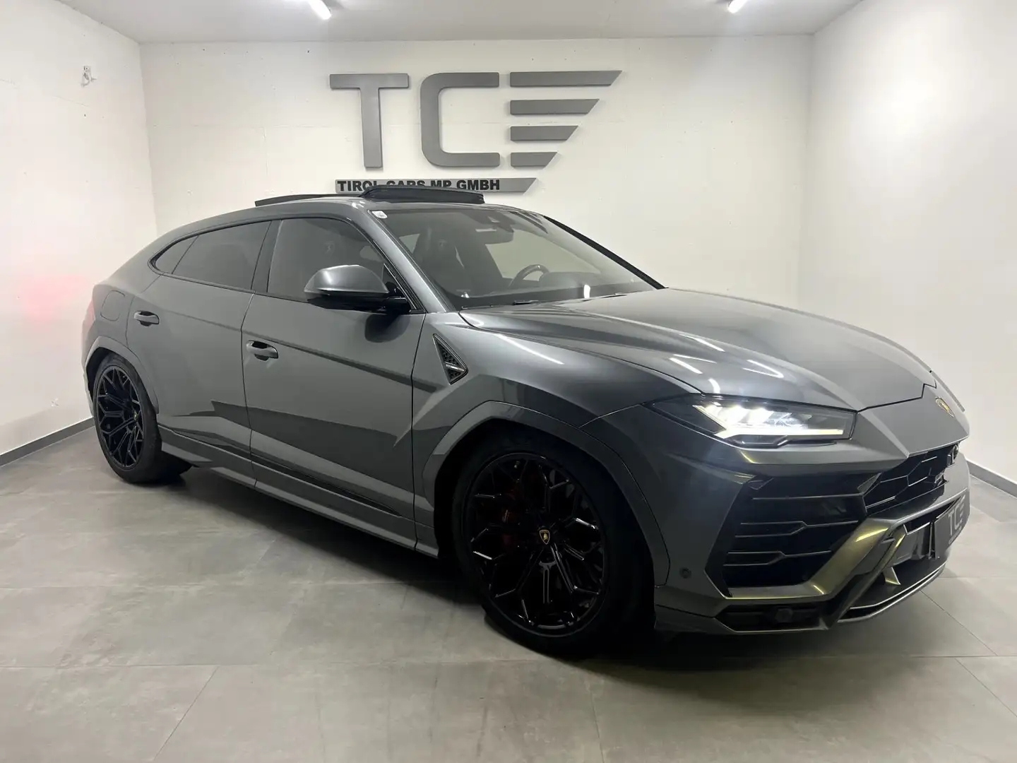 Lamborghini Urus AWD Aut. Carbon, B&O, Massage, Pano,... Grau - 2
