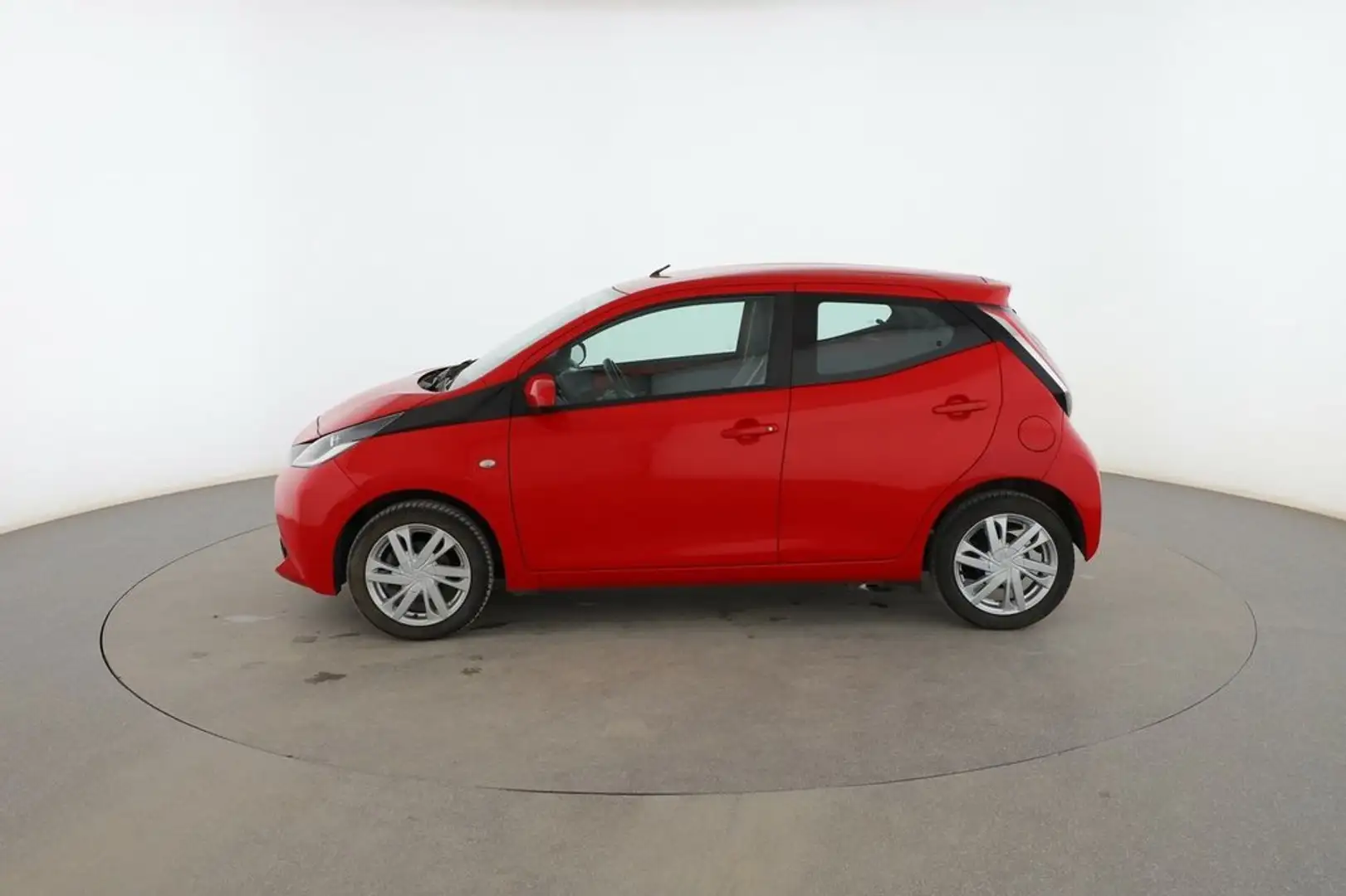 Toyota Aygo 1.0 VVT-i x-play Rouge - 2