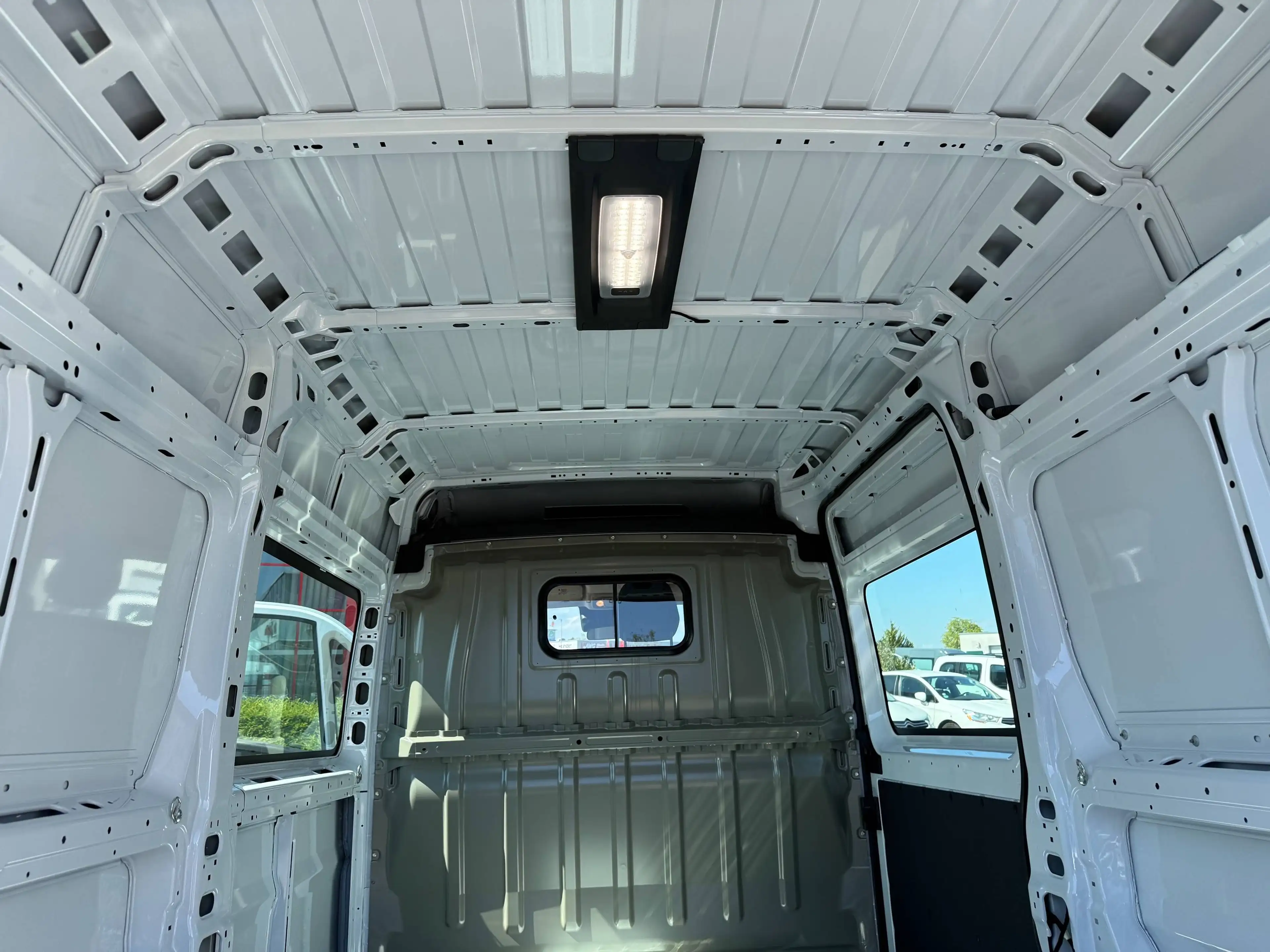 Citroen Jumper 35 L2H2 Blue HDi 140 — photo 9