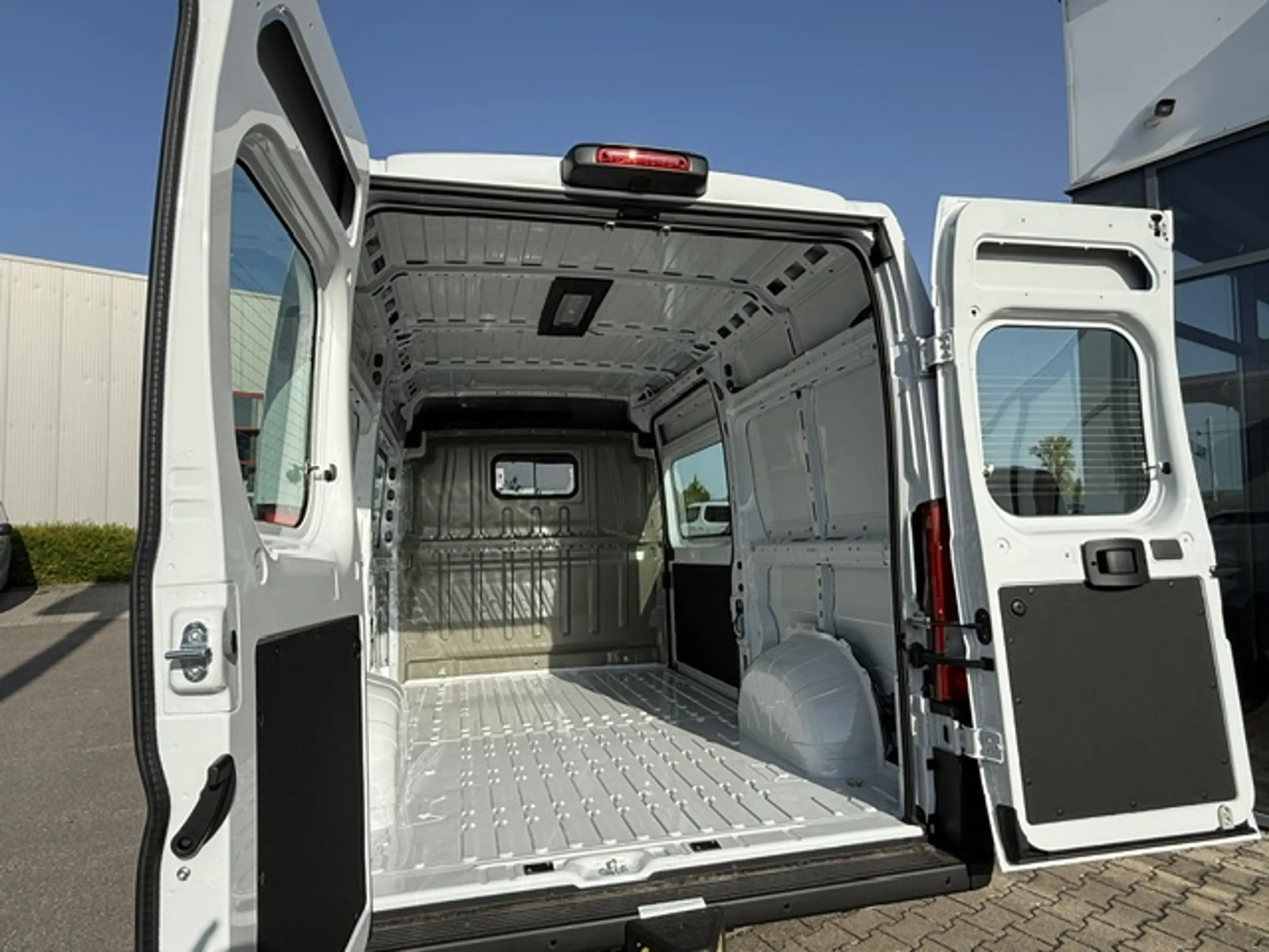Citroen Jumper 35 L2H2 Blue HDi 140 — photo 12