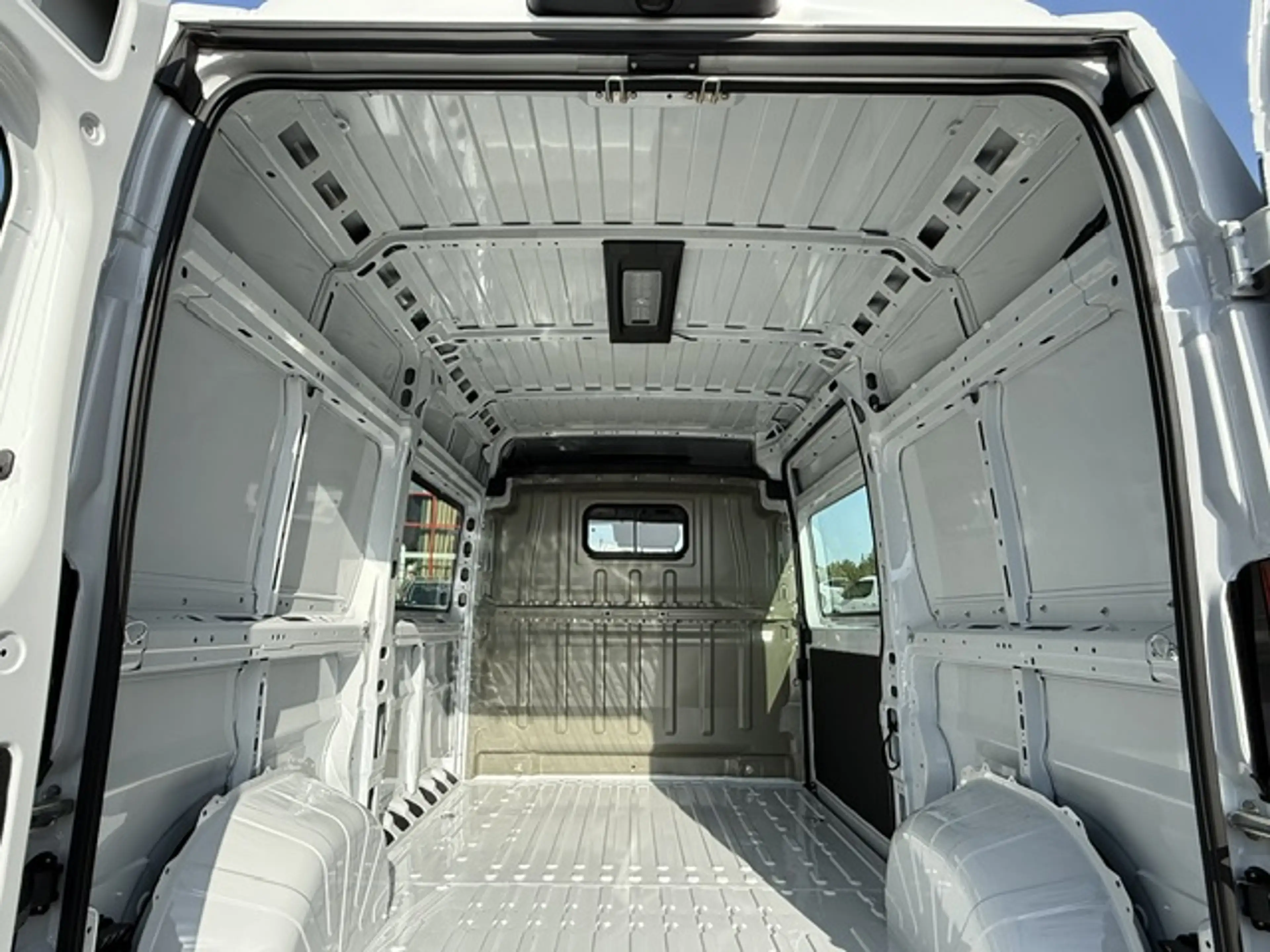 Citroen Jumper 35 L2H2 Blue HDi 140 — photo 13