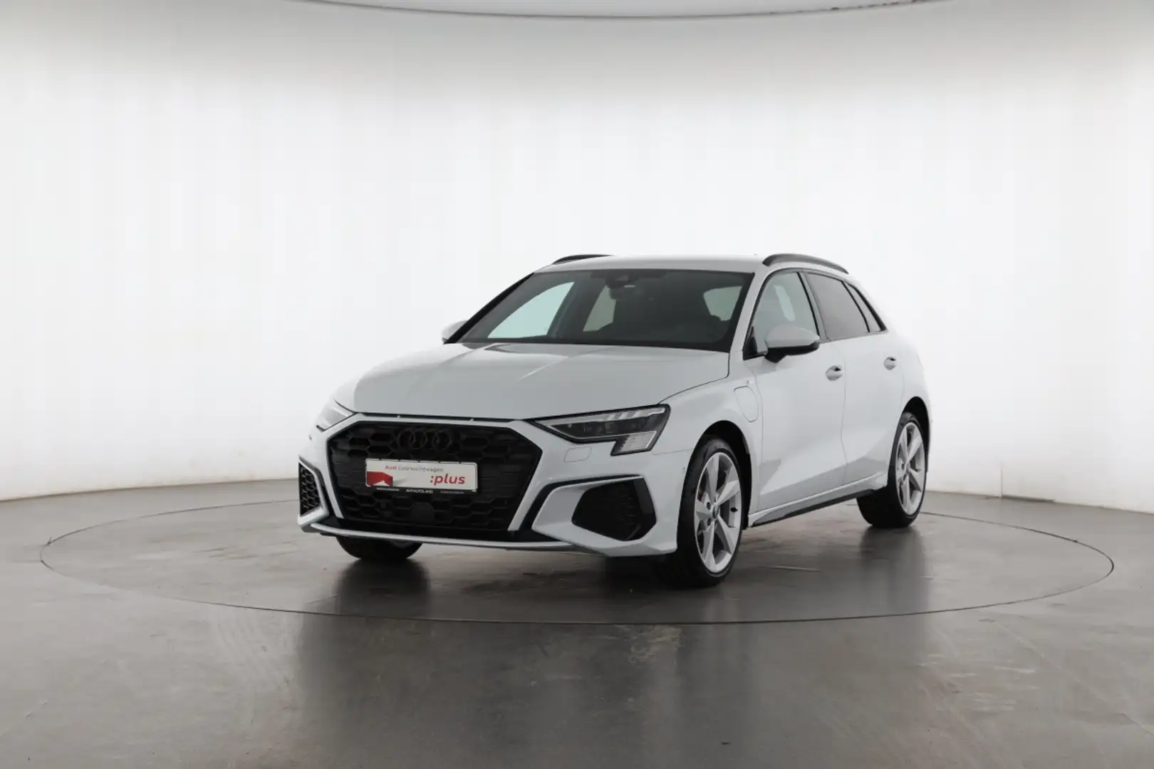 Audi A3 Sportback 45 TFSI e S tronic S line MATRIX Weiß - 2