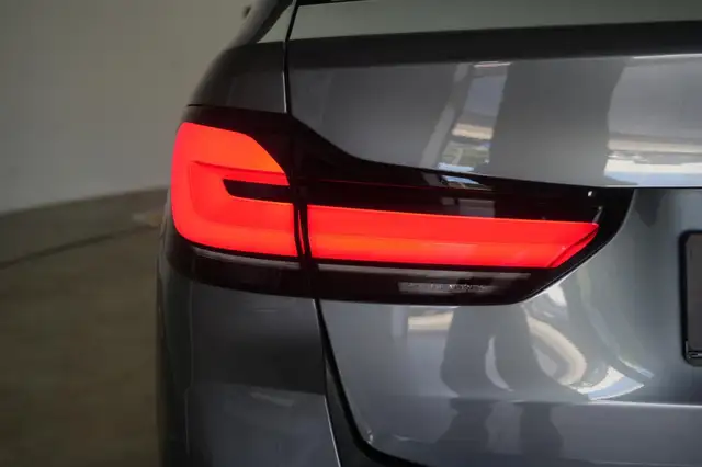 BMW 5 Series view 12