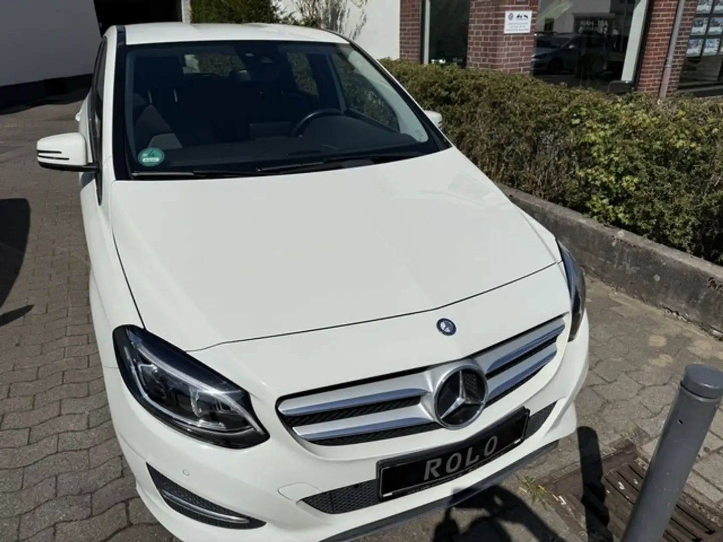 Mercedes-Benz B 180 Urban Sport Leder LED AHK Navi 17 Zoll P Weiß - 1