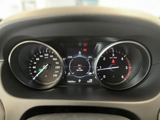 Land Rover Discovery Sport view 4