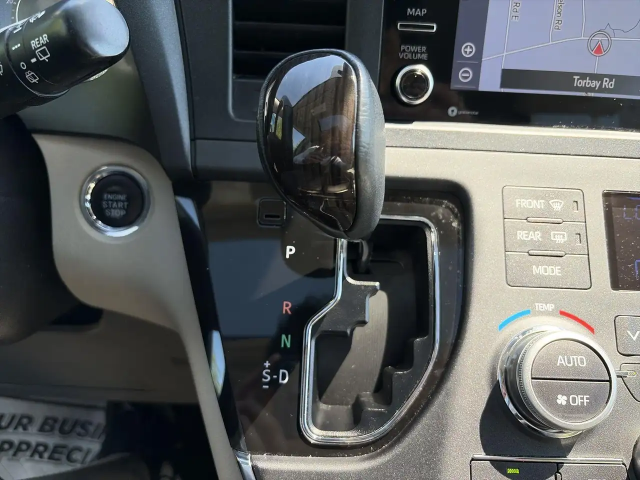 Toyota Sienna снимка Toyota Sienna