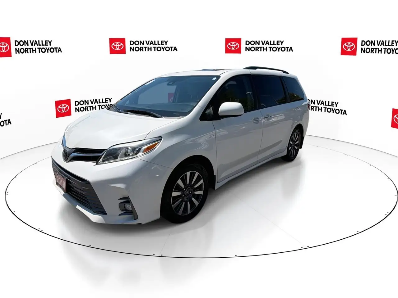 Toyota Sienna снимка Toyota Sienna
