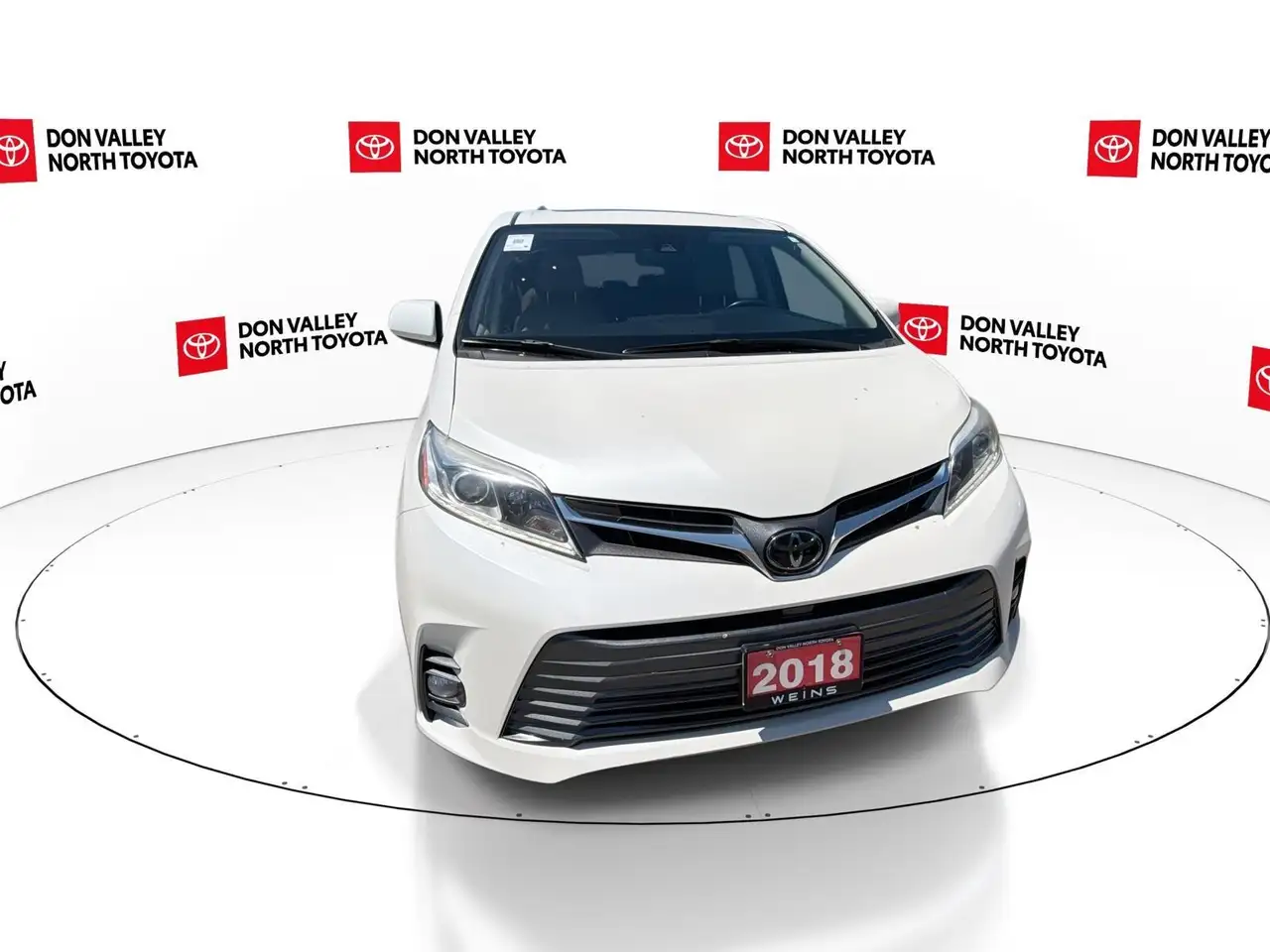 Toyota Sienna снимка Toyota Sienna