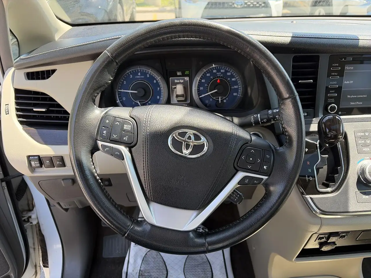 Toyota Sienna снимка Toyota Sienna