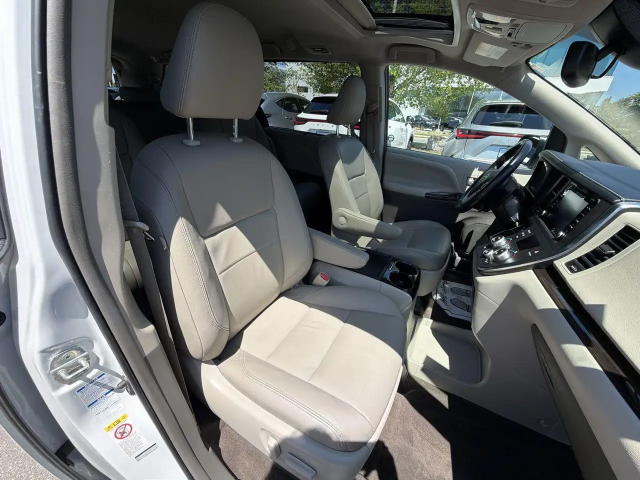 Toyota Sienna снимка Toyota Sienna