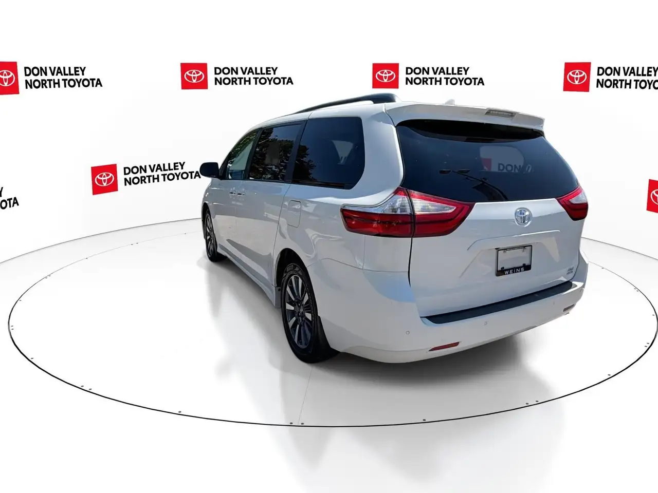 Toyota Sienna снимка Toyota Sienna