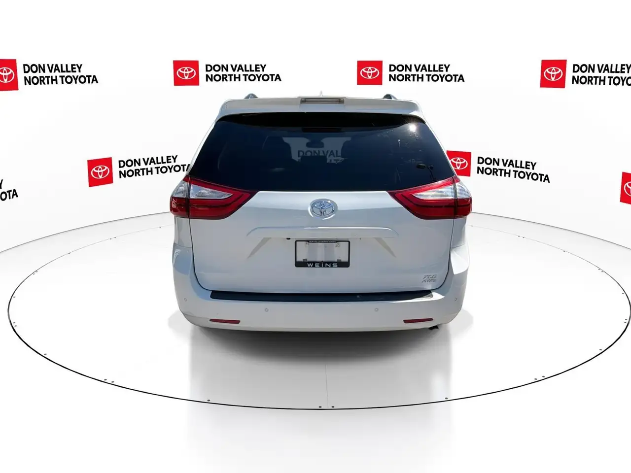 Toyota Sienna снимка Toyota Sienna