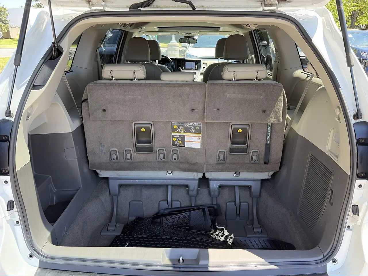 Toyota Sienna снимка Toyota Sienna
