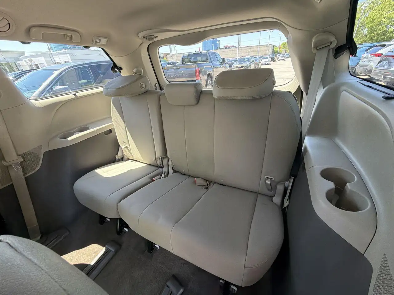 Toyota Sienna снимка Toyota Sienna