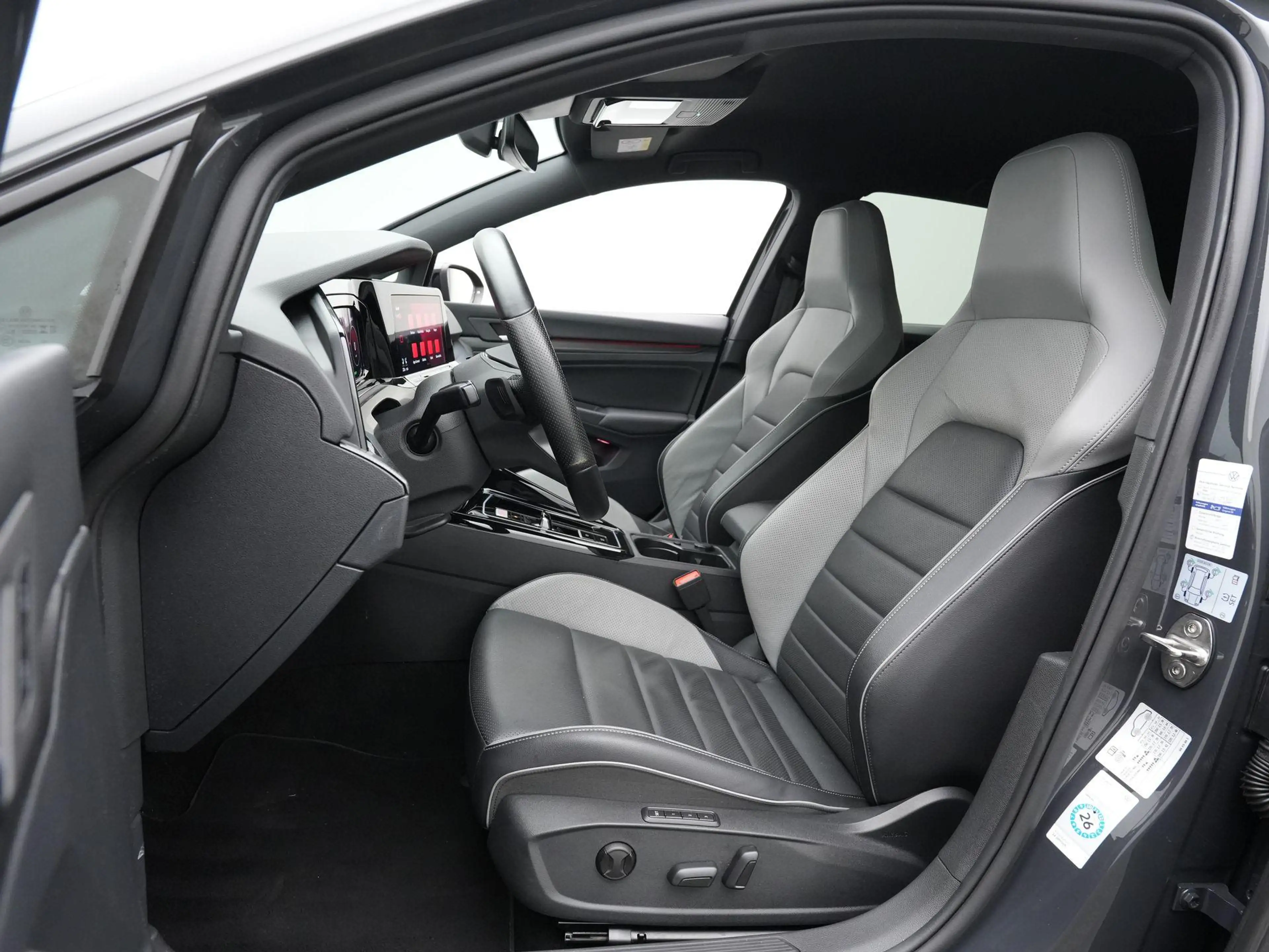Volkswagen Golf GTE 1.4 TSI 245pk eHybrid | SOH 95,5% | Matrix LED kop — photo 4