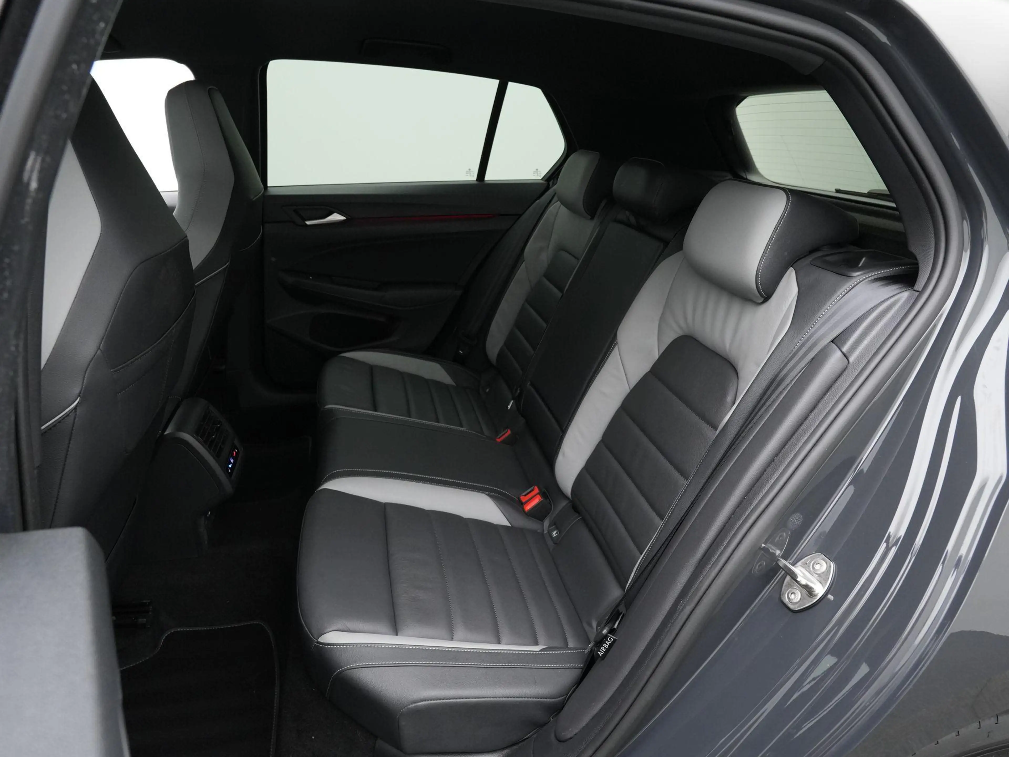 Volkswagen Golf GTE 1.4 TSI 245pk eHybrid | SOH 95,5% | Matrix LED kop — photo 8