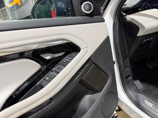 Land Rover Range Rover Evoque view 15