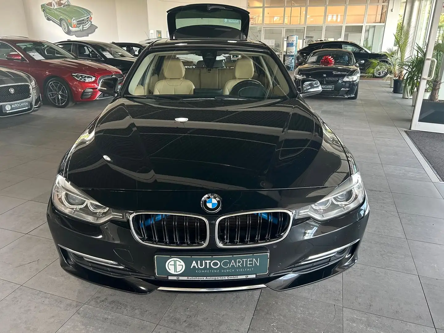 BMW 320 Baureihe 3 Touring 320 d Luxury*Panorama* Schwarz - 2