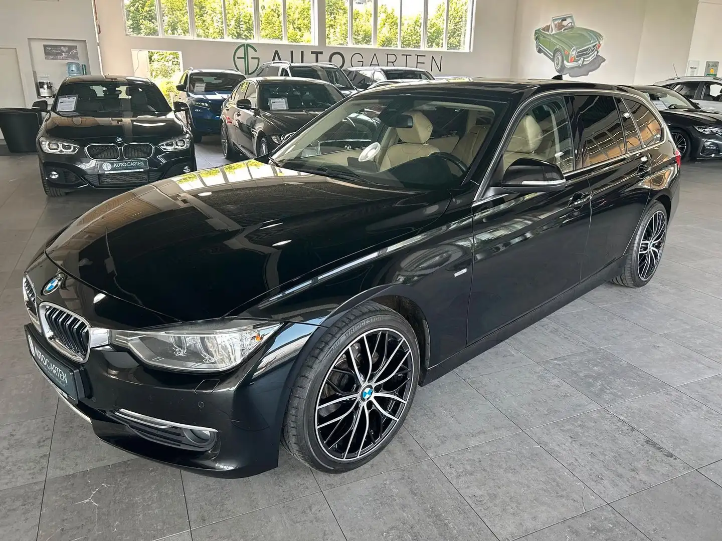 BMW 320 Baureihe 3 Touring 320 d Luxury*Panorama* Schwarz - 1