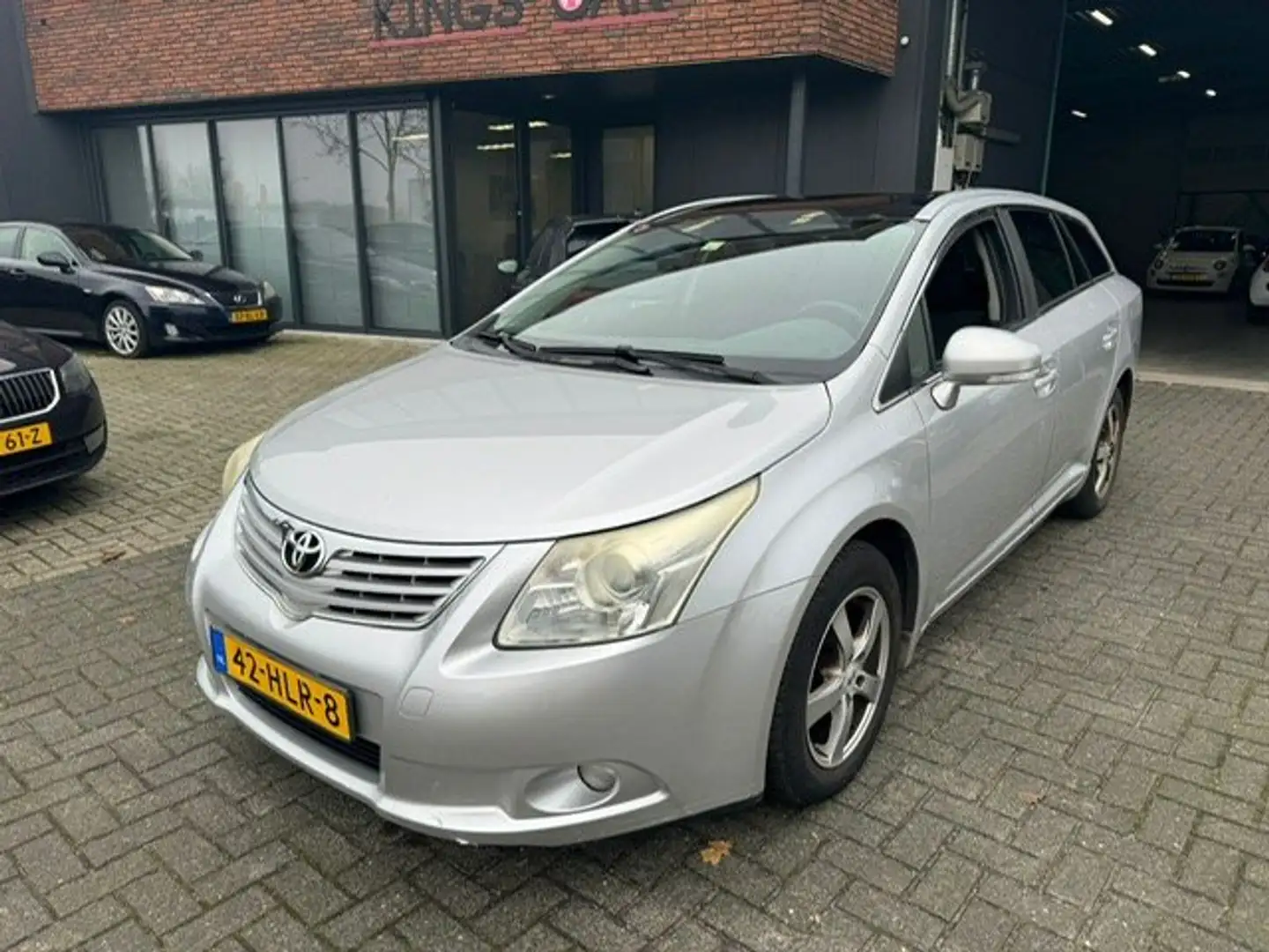 Toyota Avensis 1.8 VVTi Pan. Bns Sp Gris - 1