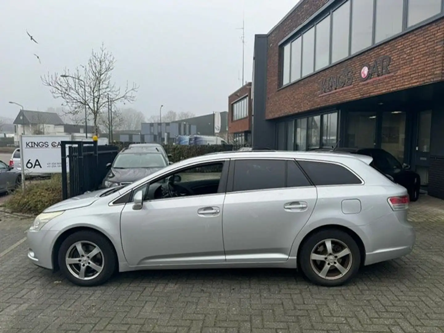 Toyota Avensis 1.8 VVTi Pan. Bns Sp Gris - 2