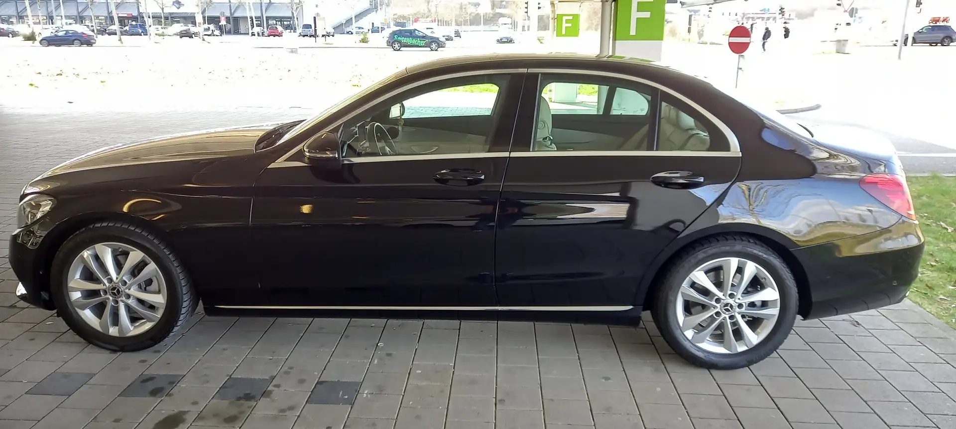 Mercedes-Benz C 180 Avantgarde Schwarz - 1