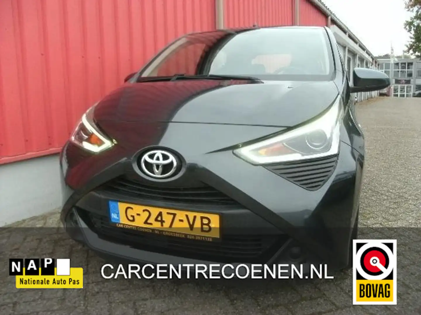 Toyota Aygo 1.0 VVT-i x-play / Airco / Carplay Grijs - 1