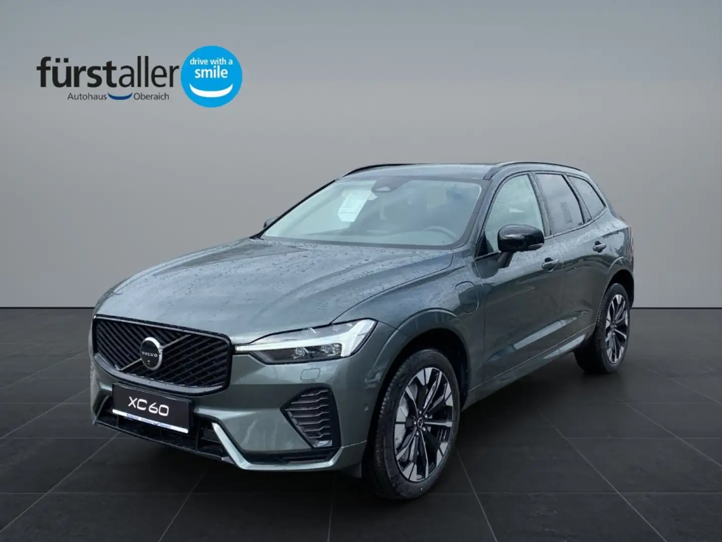 Volvo XC60 Plus, T6 AWD Plug-in Hybrid, Elektrisch/Benzin, Dark Grün - 1