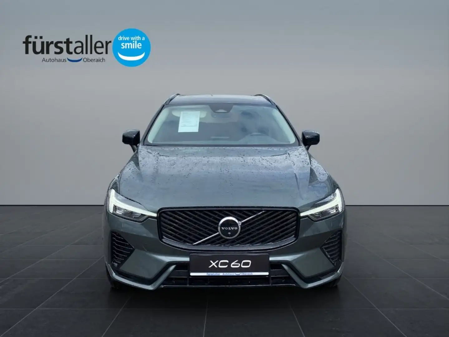 Volvo XC60 Plus, T6 AWD Plug-in Hybrid, Elektrisch/Benzin, Dark Grün - 2