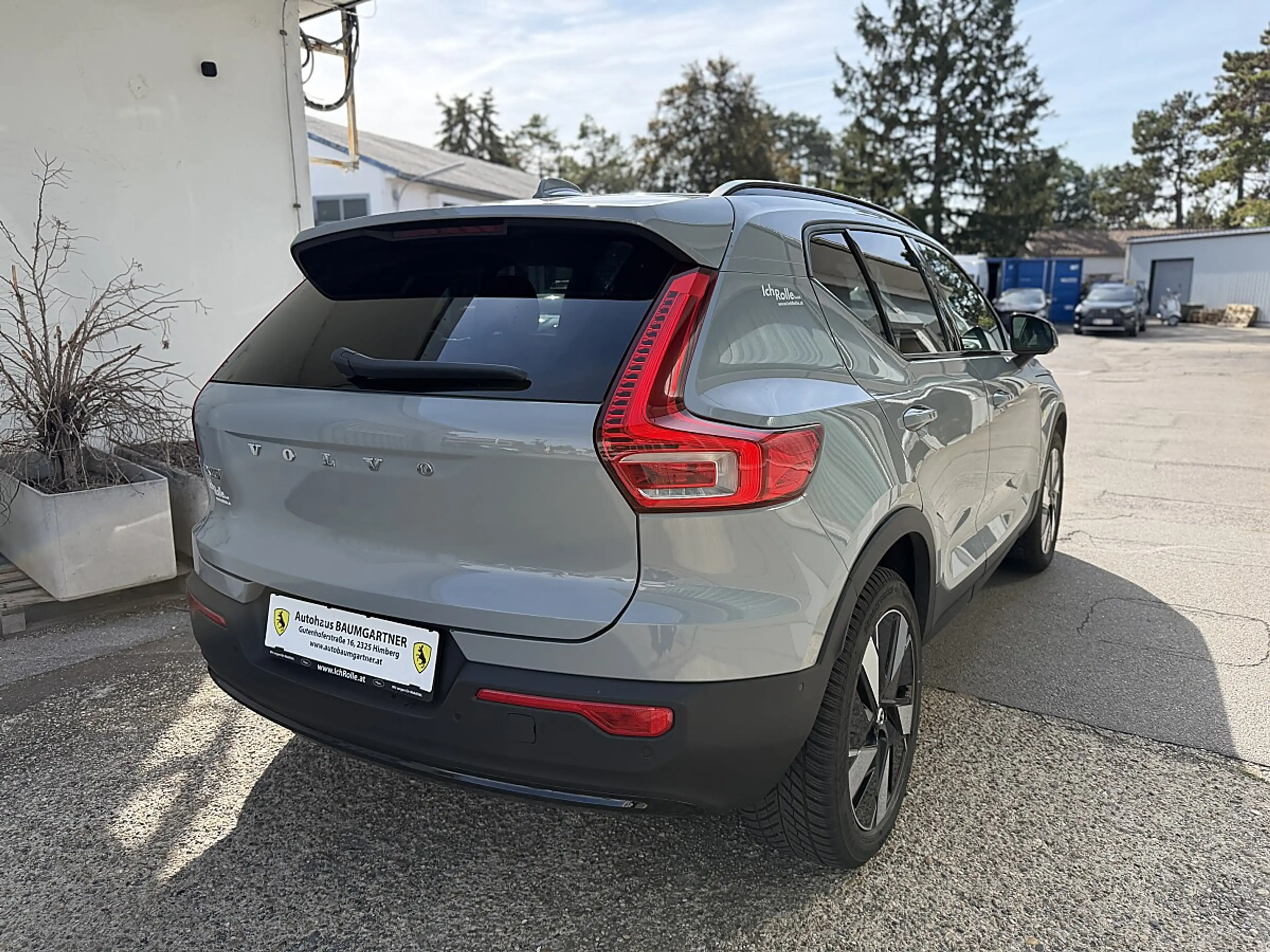 Volvo EX40 Single Motor Extended Range 82kWh Plus Dark — photo 5