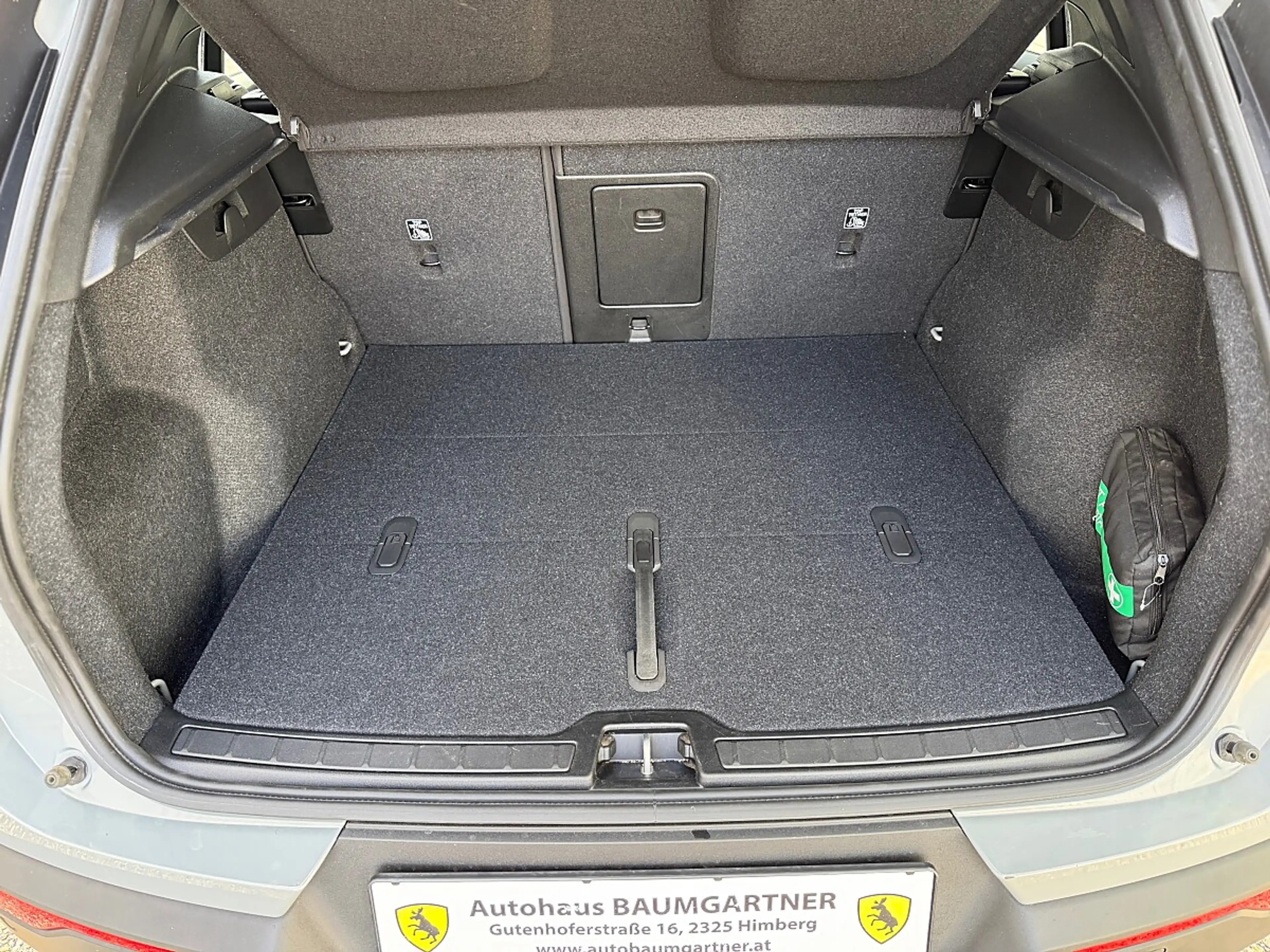 Volvo EX40 Single Motor Extended Range 82kWh Plus Dark — photo 6