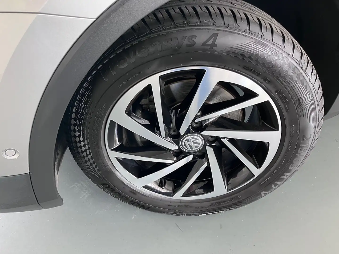 Volkswagen Tiguan 1.5 TSI join Automatik - Navi/ Klimaaut./ Park-Ass Silber - 2