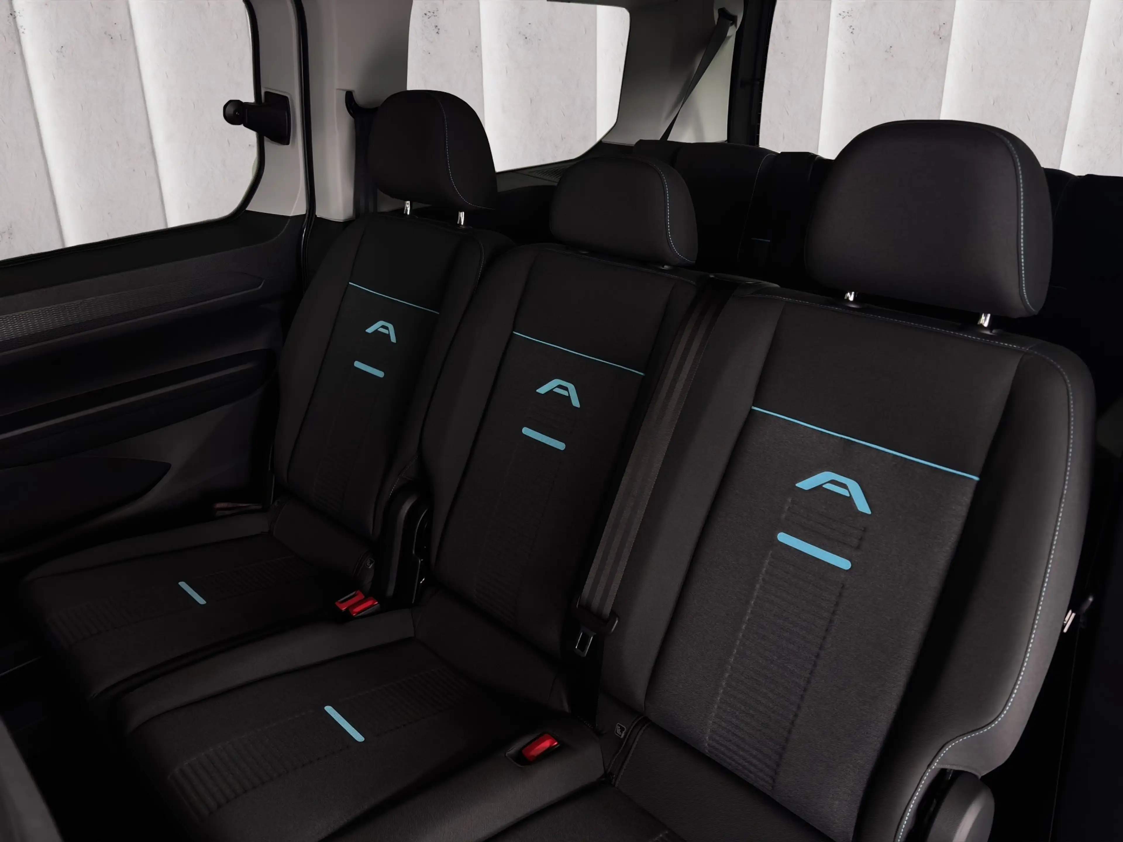 Ford Grand Tourneo Connect L2 Active 1.5 EcoBoost PHEV MJ 2026.75 — photo 11