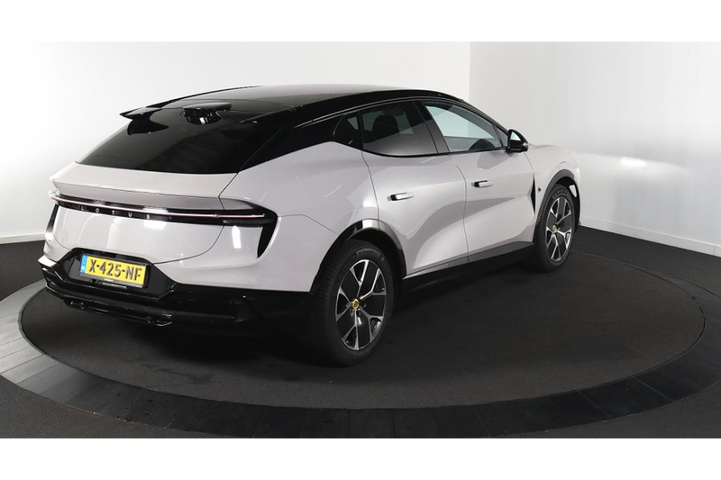 Lotus Eletre EDS 450 4WD 112 kWh — photo 3