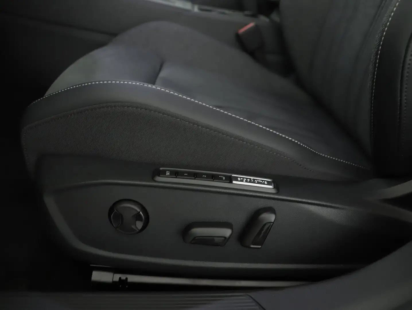 Volkswagen Golf Rabbit eHybrid DSG 150 kW Schwarz - 2