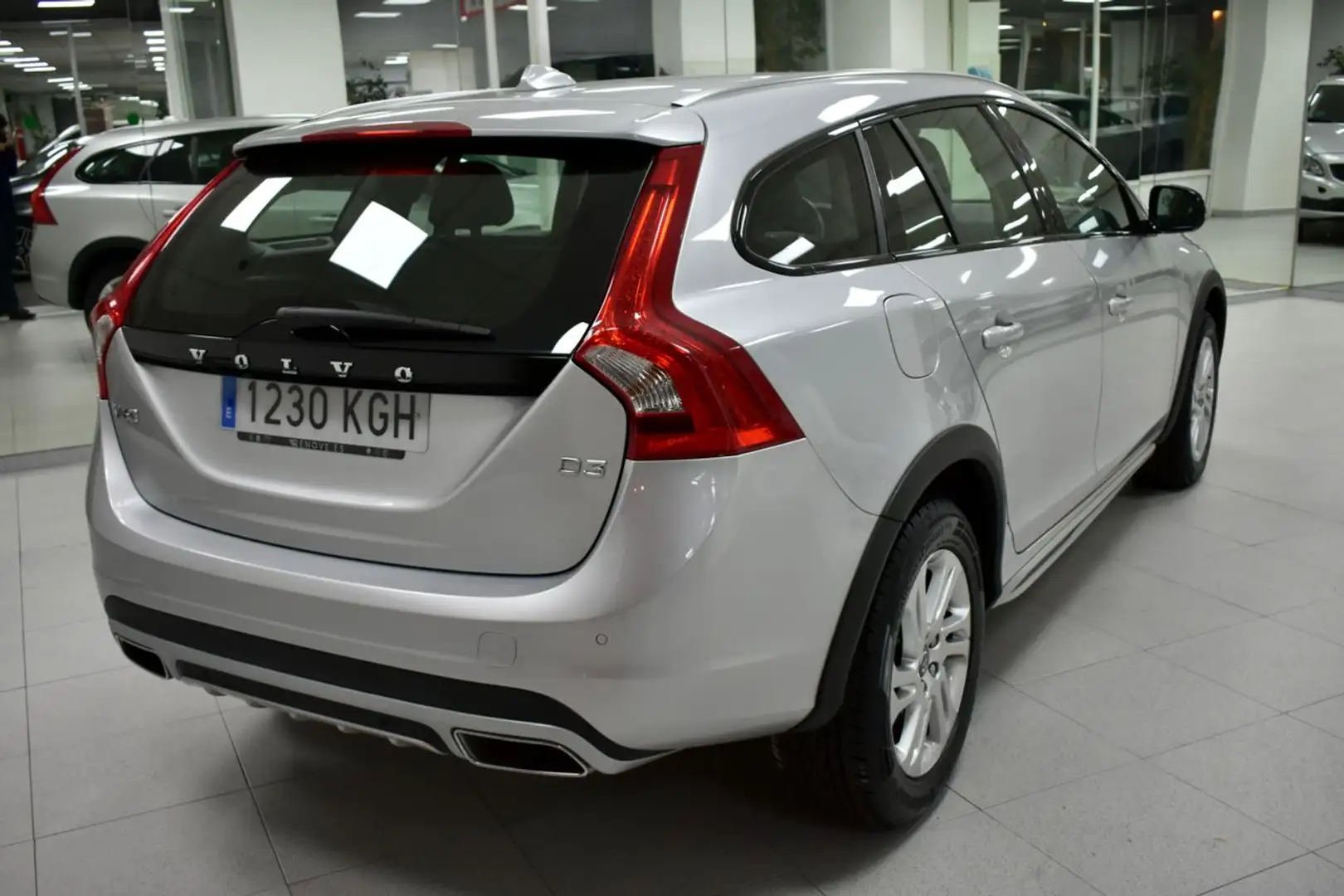Volvo V60 Cross Country D3 Aut. Argent - 2