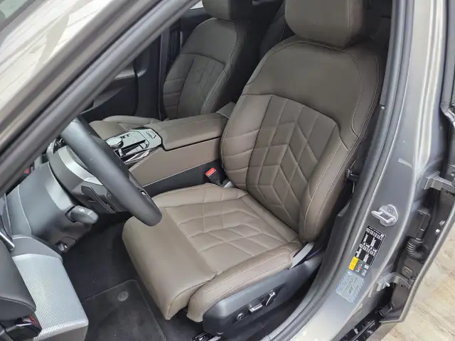 BMW 5 Series view 15