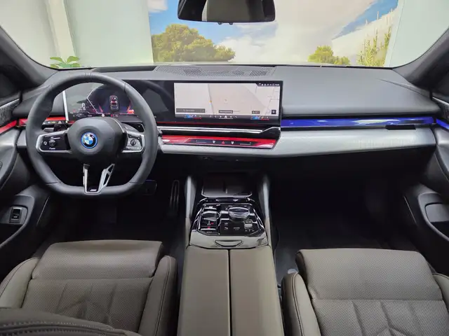 BMW 5 Series view 7