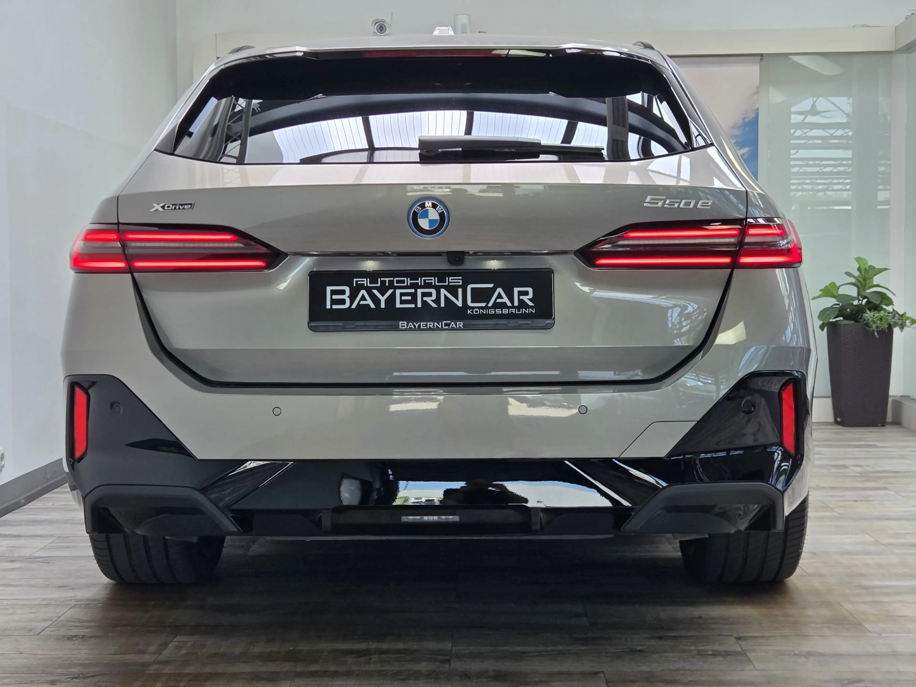 BMW 550 xDr M Sport Pro B&W 20Zoll AHK Sitzlüftung — photo 5