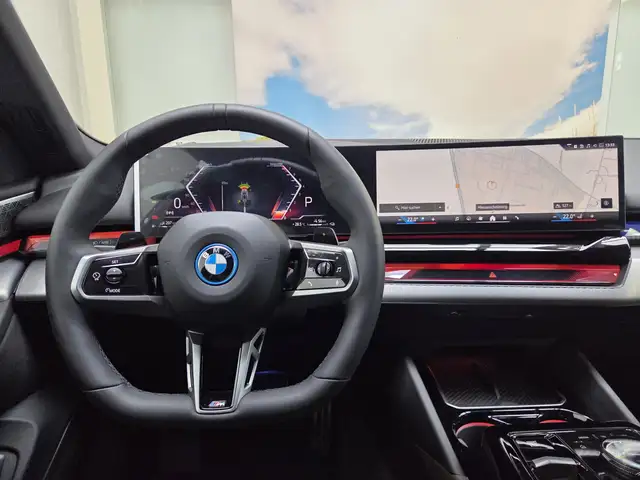 BMW 5 Series view 9