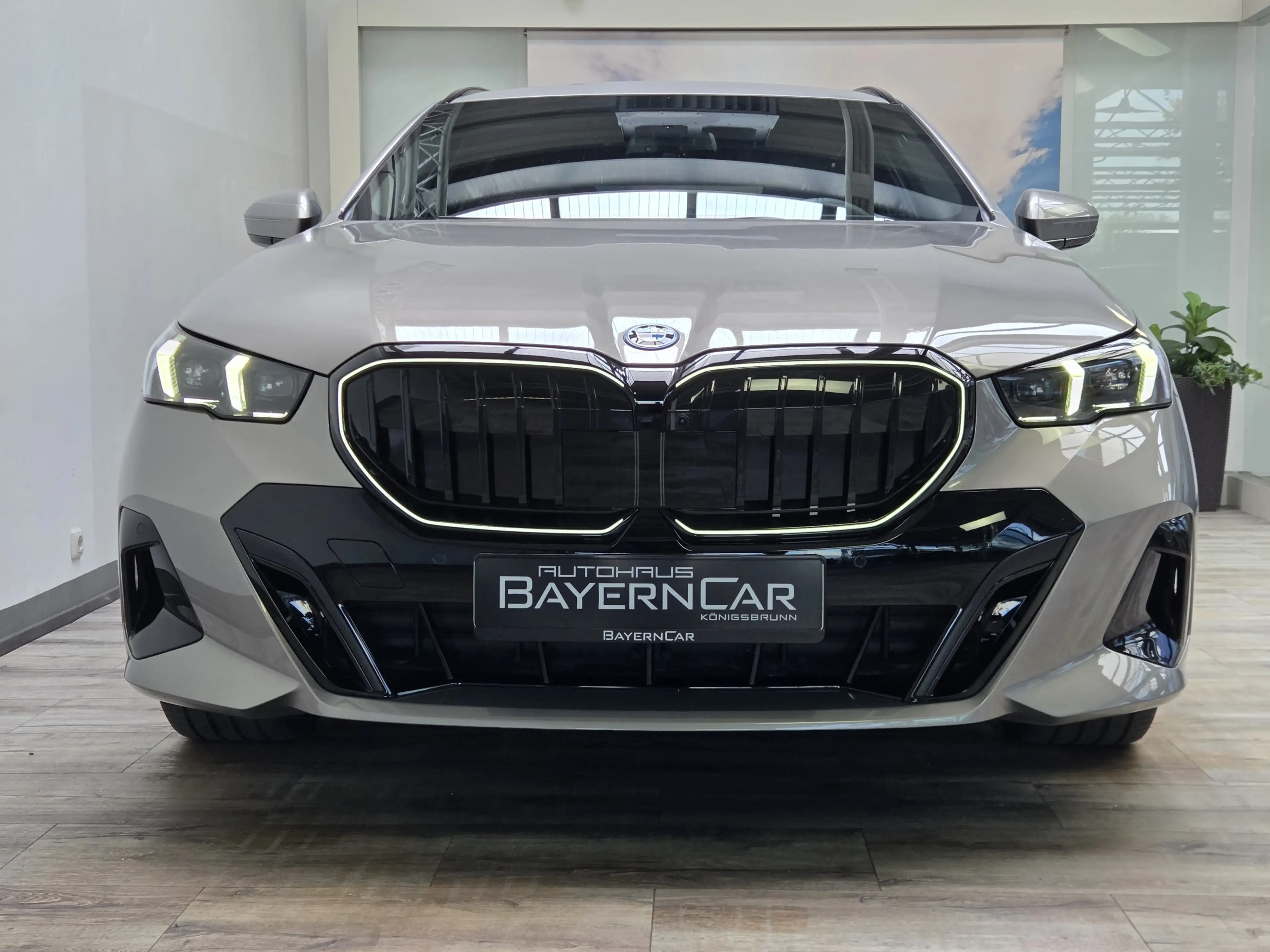 BMW 550 xDr M Sport Pro B&W 20Zoll AHK Sitzlüftung — photo 2