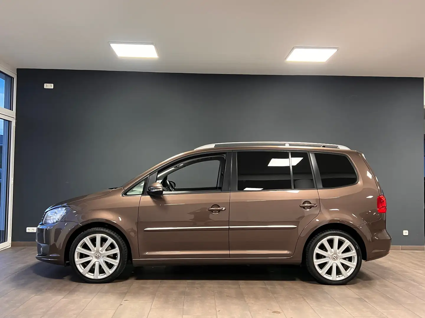 Volkswagen Touran 1.4 TSI Highline DSG / LED / PANO / TEMPOMAT / Braun - 2