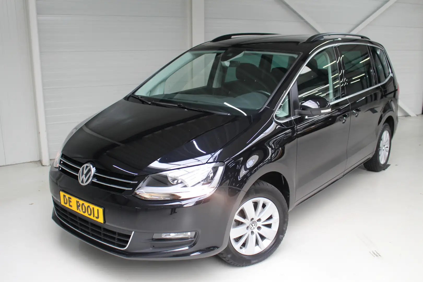 Volkswagen Sharan 1.4 TSI DSG 150PK 7-Persoons Navigatie | Climate C Zwart - 2