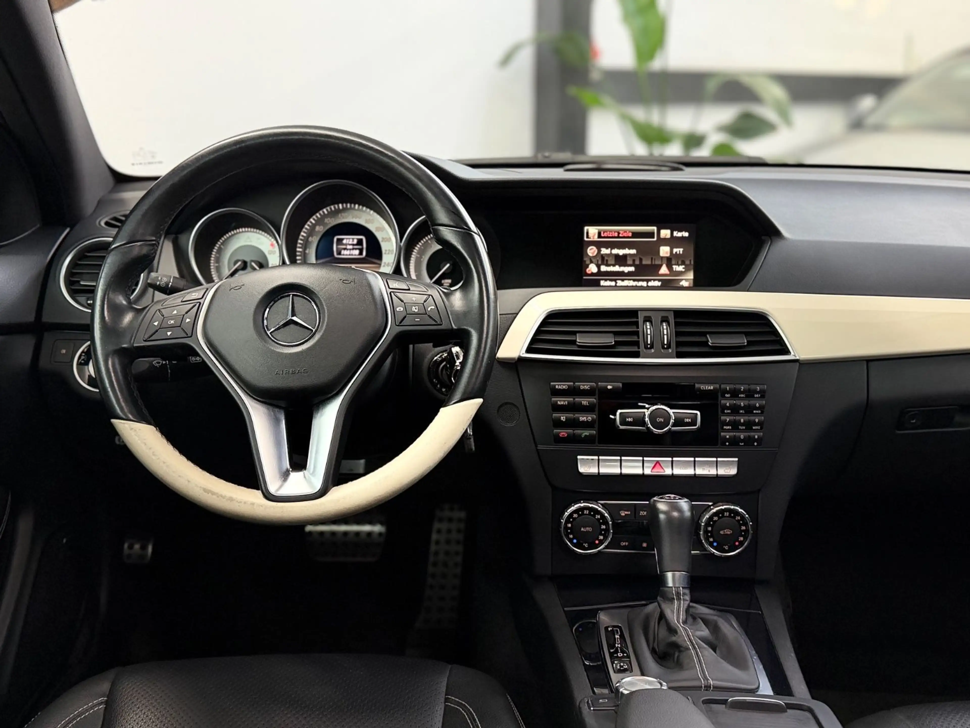 Mercedes-Benz C 350 COUPE |EDITION 1 — photo 12
