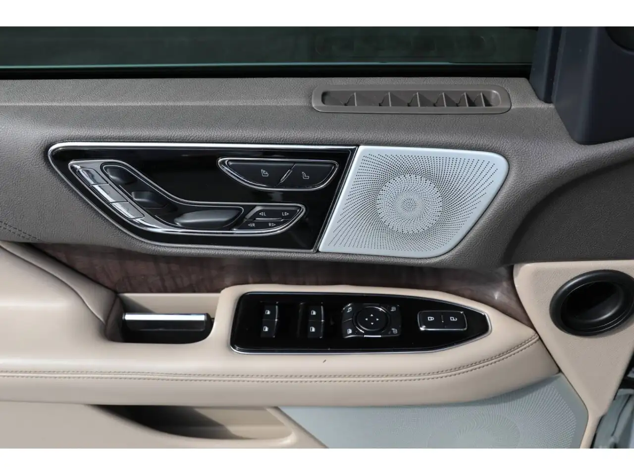 Lincoln Navigator photo Lincoln Navigator