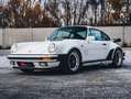 Porsche 930 Turbo 3.3 / Grand Prix White / Heated Seats / Pano Wit - thumbnail 3