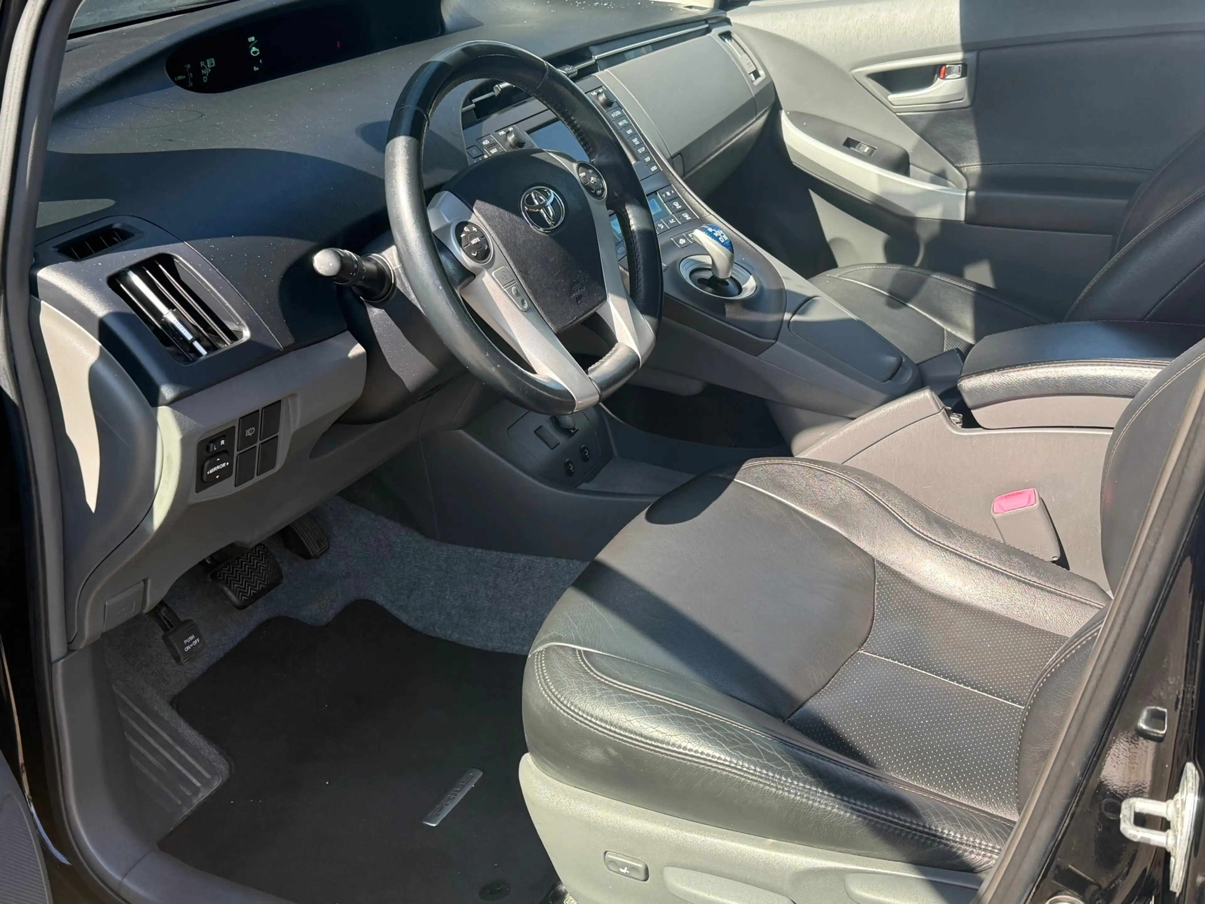 Toyota Prius 1.8 Dynamic — photo 8